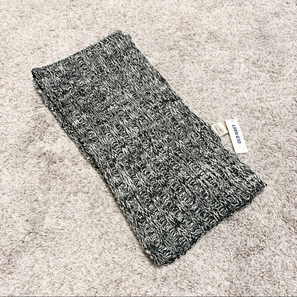 Old Navy Black and White Knit Scarf